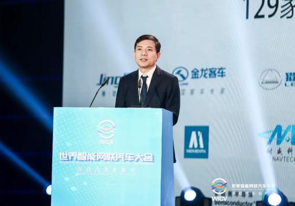 李彦宏：有了智能的车还不够，道路的基础设施也要跟着变